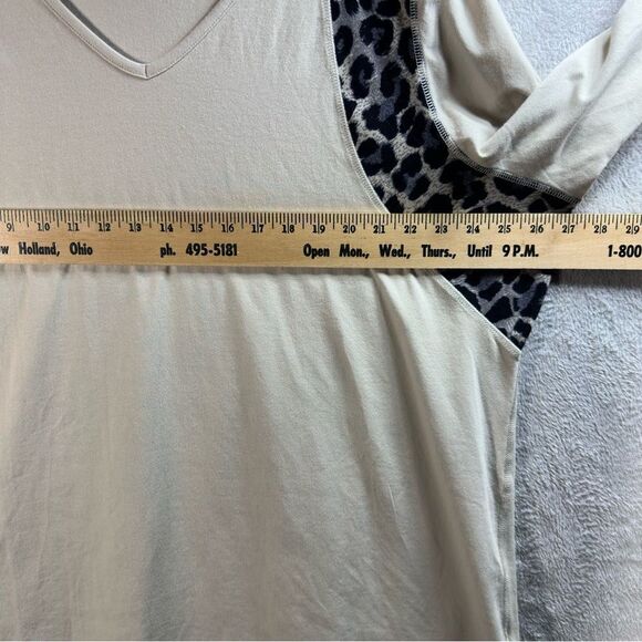 Denim & Co. Long Sleeve V-Neck Beige Top Leopard Print Accent Women’s Plus 3X - Picture 4 of 7